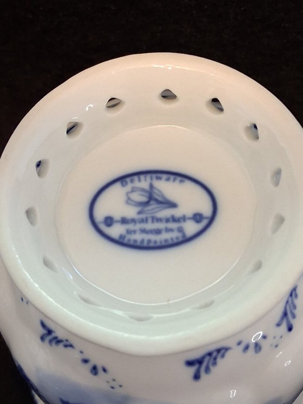 Vintage 1970/80s Royal Twickel Holland Handpainted Delft B&W Windmill Footed Cup - Picture 6 of 7